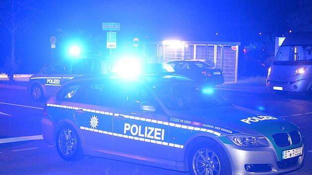 Im Zusammenhang mit der Verfolgungsjagd quer durch N&uuml;rnberg sucht die Polizei nach weiteren Zeugen und potentiell Gesch&auml;digten. Die Mordkommission ermittelt. Symbolfoto: Ronald Rinklef