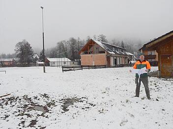 Christian Nickel von der Nickel GbR, die einen Milchviehlaufstall in Welitsch errichten will, wartet seit über vier Jahren auf grünes Licht für das Vorhaben.  Foto: K.- H. Hofmann