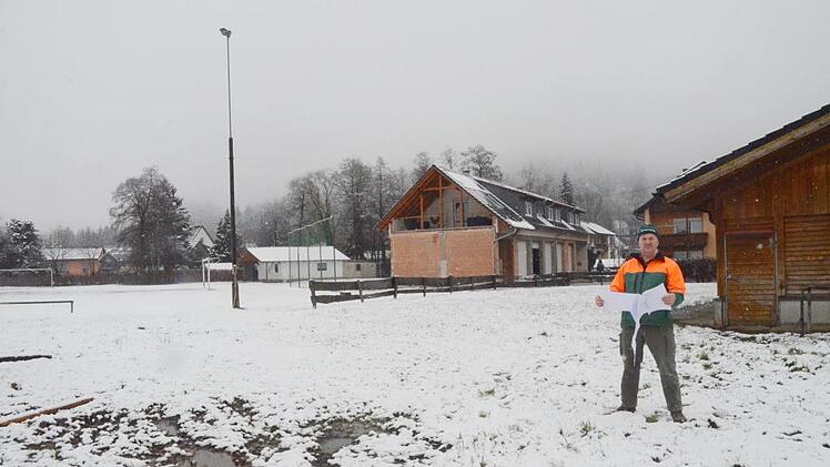 Christian Nickel von der Nickel GbR, die einen Milchviehlaufstall in Welitsch errichten will, wartet seit über vier Jahren auf grünes Licht für das Vorhaben.  Foto: K.- H. Hofmann