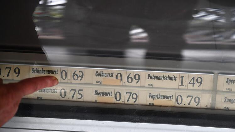 2011, als die Landmetzgerei Ender geschlossen wurde, waren Wurst und Fleisch deutlich billiger.  Foto: Ronald Rinklef