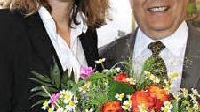 Franz Stumpf verabschiedet Franka Struve mit Blumen.  Foto. A. Oswald