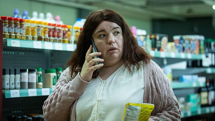 Kat (Marjan De Schutter) begibt sich etwas widerwillig auf die Reise von Belgien nach Spanien.