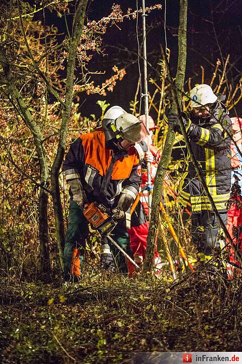 Pkw rollt bei Theres in Main: 23-Jährige stirbt