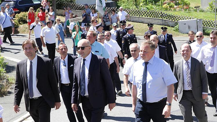 Der Festzug Foto: Mathias Erlwein