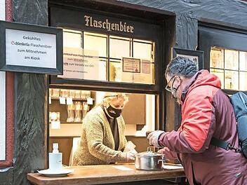 Die Gastronomie (hier das Schlenkerla) stellt notgedrungen auf Mitnahme-Küche um.  Foto: Markus Trenkle