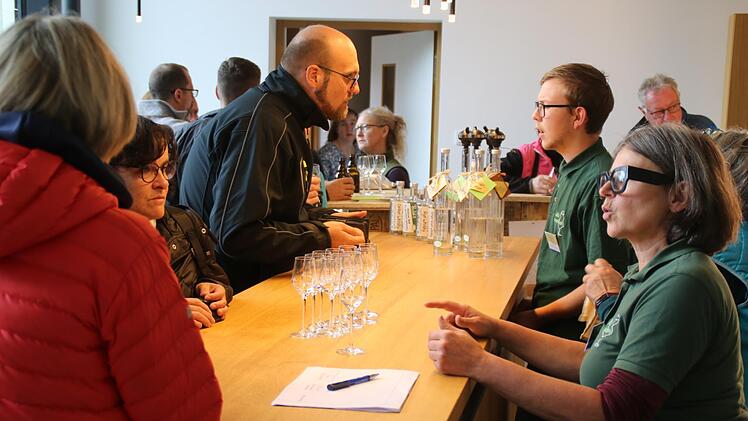 Andrang herrscht im Verkaufsraum "Bold". Foto: Hilmar Ruppert