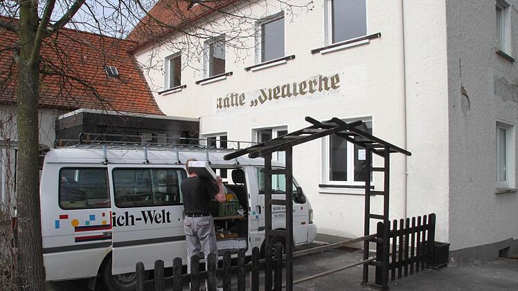 Die Wirtshauszeiten sind vorbei: Derzeit wird das "Siedlerheim" zum Wohn- und Bürohaus umgebaut. Foto: Stephan Tiroch