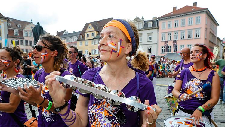 Impressionen vom Samba-Umzug am Sonntanachmittag.Foto: Matthias Hoch