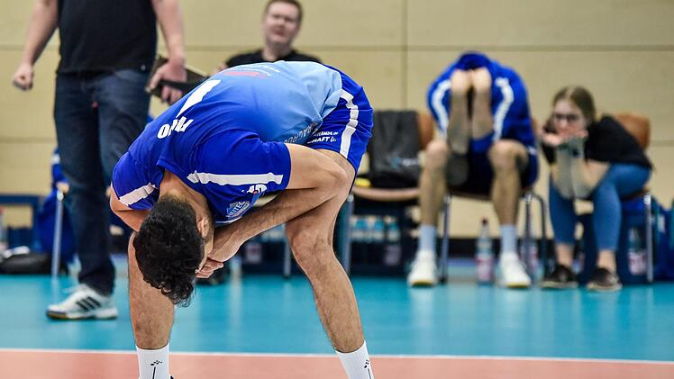 Ein Bild, das eine ganze Saison beschreibt: Roosewelt Filho und die Heitec Volleys haben 2019/2020 eine sportliche und finanzielle Bruchlandung in der Bundesliga hingelegt. Nun plant der Stammverein VC Eltmann den Neuaufbau in der 3. Liga Ost.Ryan Evans
