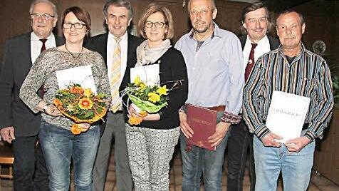Die Naturfreunde zeichneten treue Mitglieder aus: (von links) Vorsitzender Elmar Gahn mit Birgid Reuther (40 Jahre), Bürgermeister Siegfried Beyer, Gabriele Schramm (40 Jahre), Erwin Söll (25 Jahre), Peter Seel und Arno Zeitler (beide 40 Jahre)