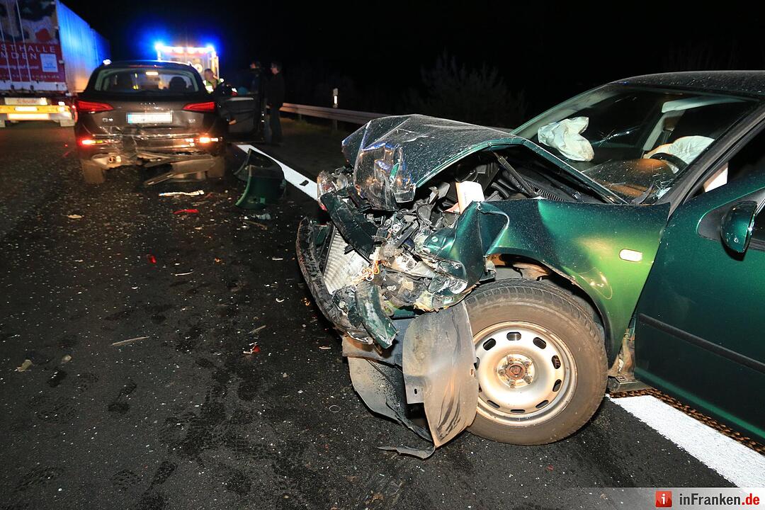 Sessel auf A73 sorgt für Unfall