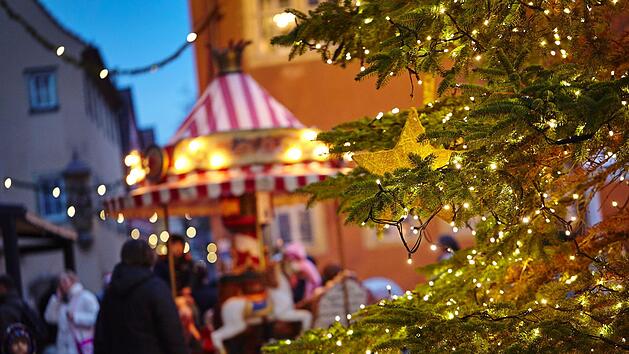 Einer von vielen Weihnachtsm&auml;rkten rund um W&uuml;rzburg: Das Ochsenfurter Adventsg&auml;ssle l&auml;dt am 15. und 16. Dezember je ab 14 Uhr  zu einem Besuch.  Foto: Stadt Ochsenfurt