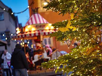 Einer von vielen Weihnachtsm&auml;rkten rund um W&uuml;rzburg: Das Ochsenfurter Adventsg&auml;ssle l&auml;dt am 15. und 16. Dezember je ab 14 Uhr  zu einem Besuch.  Foto: Stadt Ochsenfurt