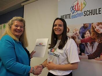 Lena Fischer ist die einzige Schülerin aus dem Landkreis Kronach, die zur Wertebotschafterin ausgebildet wurde.  Veronika Schadeck