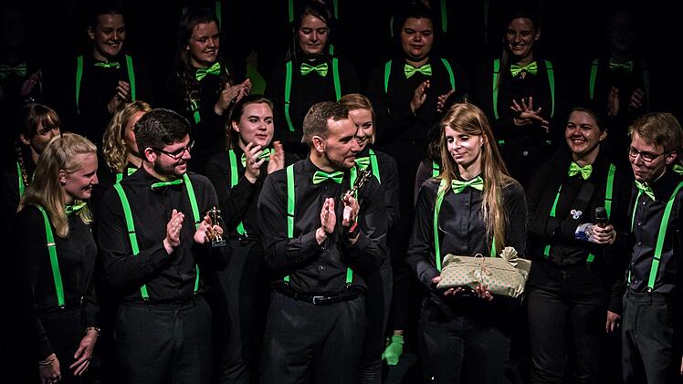 Mitreißendes Jubiläums- und Abschiedskonzert: Unter Leitung seines scheidenden Dirigenten Moritz Metzner begeisterte der Coburger Hochschulchor "Die Klangfänger" im ausverkauften Landestheater.Foto: Jochen Berger