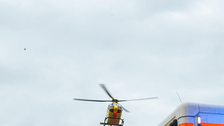 Lkw-Fahrer bei Unfall in F&uuml;hrerhaus eingeklemmt