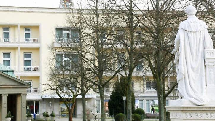 Am Kurpark plant die Feuring Hotelconsulting GmbH ein Fünf-Sterne-Hotel als Steigenberger-Nachfolger. Foto: Bartl