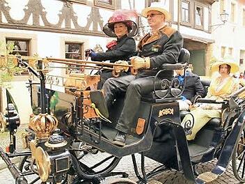 Auch in Kutschen ging es durch die Altstadt.