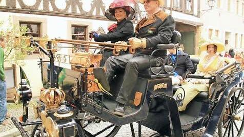 Auch in Kutschen ging es durch die Altstadt.