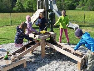 Begeisterung am neuen Wasserspielgerät Foto: Paul Pöhlmann