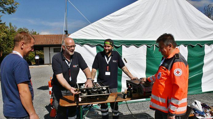Keine Angst, aber doch Respekt sollte man haben, wenn es um die Feldküche und speziell um den Verdampfer und Brenner geht. Immerhin entstehen hier bis zu 800 Grad Hitze. Foto: Hanns Friedrich