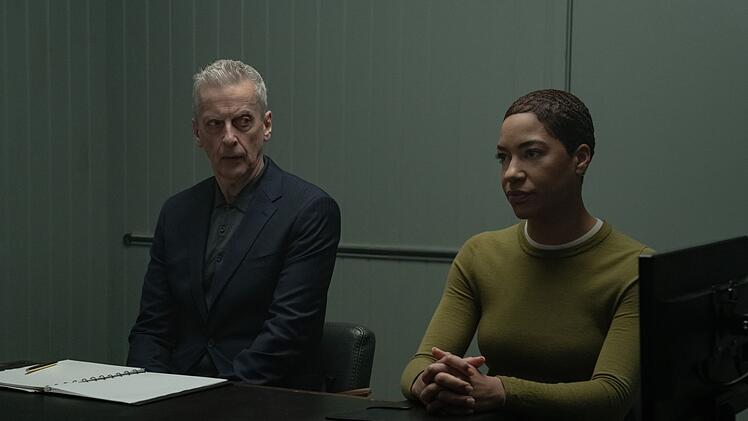 Ein Duo mit vielen Makeln: June Lenker (Cush Combo) l&auml;sst sich auf den peniblen Chefinspektor Daniel Hegarty (Peter Capaldi) ein.