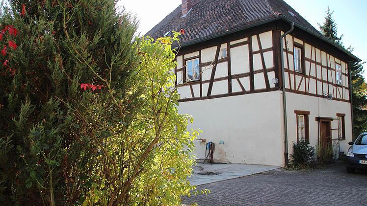 Die ehemalige Brauerei, ein unter Denkmalschutz stehendes Gebäude auf dem Gelände, soll   Kindergarten werden.  Foto:   Josef Hofbauer