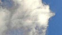 Interessante Wolkenformationen bildeten sich am Tag nach dem Annafest. Wer erkennt das Gesicht?  Foto: Martin Rehm