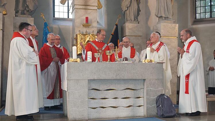 Eucharistiefeier in der Bad Brückenauer Stadtpfarrkirche zur Einführung  des neuen Seelsorgers Pfarrer Hans Thurn. Marion Eckert