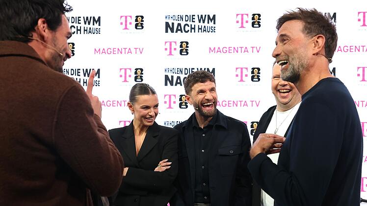 Bei der Fu&szlig;ball-WM waren sie f&uuml;r Magenta TV im Einsatz, von links: Mats Hummels, Laura Wontorra, Thomas M&uuml;ller, Wolff-Christoph Fuss und J&uuml;rgen Klopp.