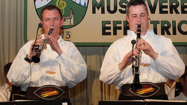 Jochen Gruber und Joachim Assmann beim Klarinetten-Solo