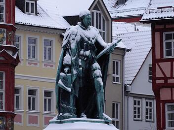 Winterimpressionen aus Coburg: Prinz-Albert-Denkmal auf dem MarktFoto: Jochen Berger