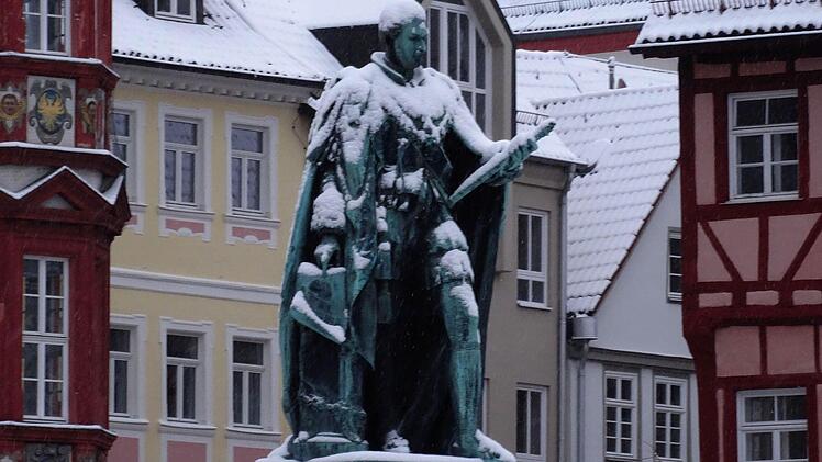 Winterimpressionen aus Coburg: Prinz-Albert-Denkmal auf dem MarktFoto: Jochen Berger