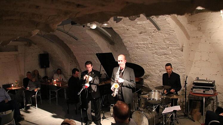 "Echoes of Swing" gastierte zum Start ihrer Jubiläumstournee in der Oberen Saline. Foto: Ralf Ruppert