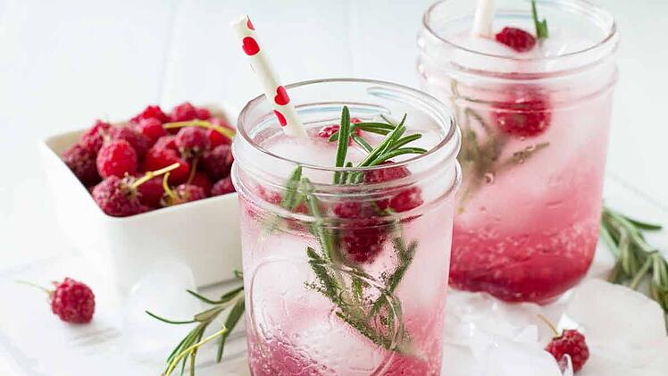 Erfrischende Himbeer-Rosmarin-Limonade