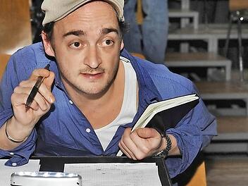 Sebastian Pass bei der Probenarbeit an Arthur Schnitzler ,Reigen' in der Coburger Reithalle. Das Stück feiert am Samstag Premiere in Coburg.Fotos: Andrea Kremper