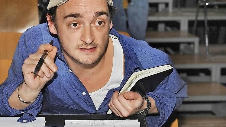 Sebastian Pass bei der Probenarbeit an Arthur Schnitzler ,Reigen' in der Coburger Reithalle. Das Stück feiert am Samstag Premiere in Coburg.Fotos: Andrea Kremper