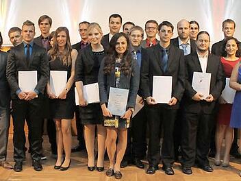 Gold-, Silber- und Bronzemedaillen gibt es für die Studiengangsbesten der Coburger Hochschule. Foto: Madelaine Ruska