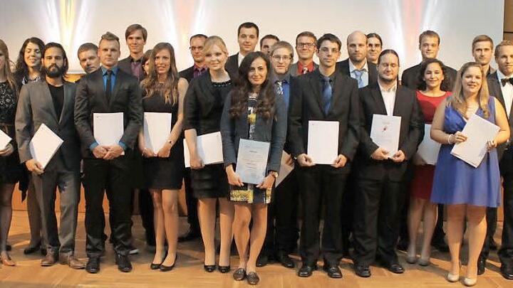 Gold-, Silber- und Bronzemedaillen gibt es für die Studiengangsbesten der Coburger Hochschule. Foto: Madelaine Ruska