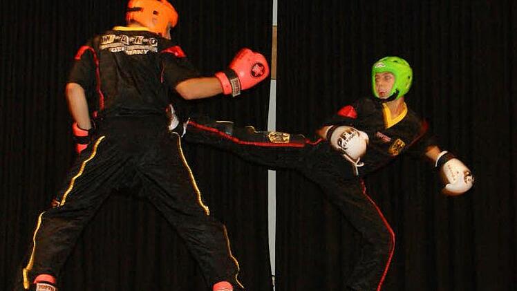 Der letztjährige Kickbox-Weltmeister Darius Strätz, der in diesem Jahr wieder in der Jugend B Deutscher Meister wurde, demonstrierte mit Vincent Schorn, Deutscher Meister der Junioren, diese schnelle Sportart. Beide gehören zum Deutschland-Kader.