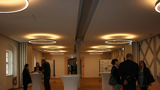 Der neue Zeughaussaal ist technisch modern ausgestattet und besticht durch individuell anpassbare Beleuchtung. Foto: Maria Löffler