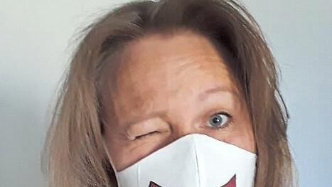 Mit einem Augenzwinkern gegen das Virus. Foto: Tamara Bach