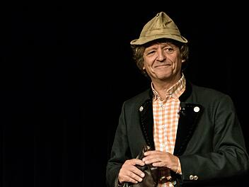In seiner Paraderolle als Erwin Pelzig gastierte der unterfränkische Kabarettist Frank-Markus Barwasser in Coburg.Foto: Jochen Berger