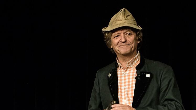 In seiner Paraderolle als Erwin Pelzig gastierte der unterfränkische Kabarettist Frank-Markus Barwasser in Coburg.Foto: Jochen Berger