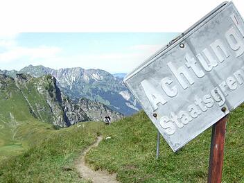 Unzählige Male wurde die deutsche Staatsgrenze überquert. Fotos: H. Hüttmann