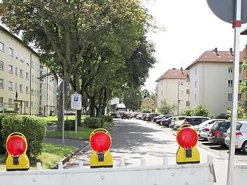 Die Goethestraße liegt nur wenige Meter vom Festgelände entfernt. Die Anwohner leben hier eine Woche mit dem Kommen und Gehen der feiernden Massen.  Foto: Andreas Schmitt