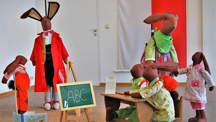 Der Kinderbuchklassiker "Die Häschenschule" wurde lebensgroß nachgestellt. Foto: Sigismund von Dobschütz