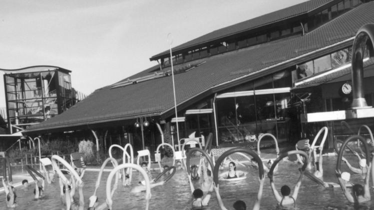 Wassergymnastik im damals neuen Ausschwimmbecken des Atlantis  Foto: FT-Archiv