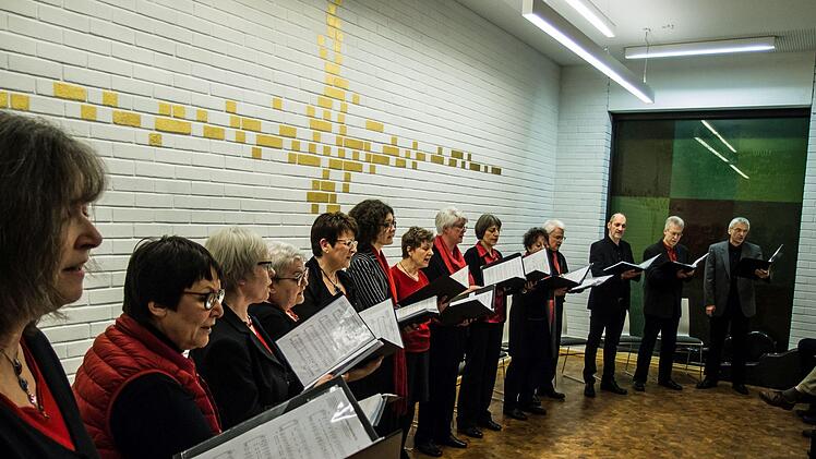 Viel Beifall erhielt das neu gegründete Vokalensemble Klangwerk Coburg bei seinem Debüt-Konzert.Foto: Jochen Berger