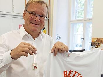 OB Starke mit Festabzeichen und Sandkerwa-Shirt  Foto: Pressestelle/ Steffen Schützwohl